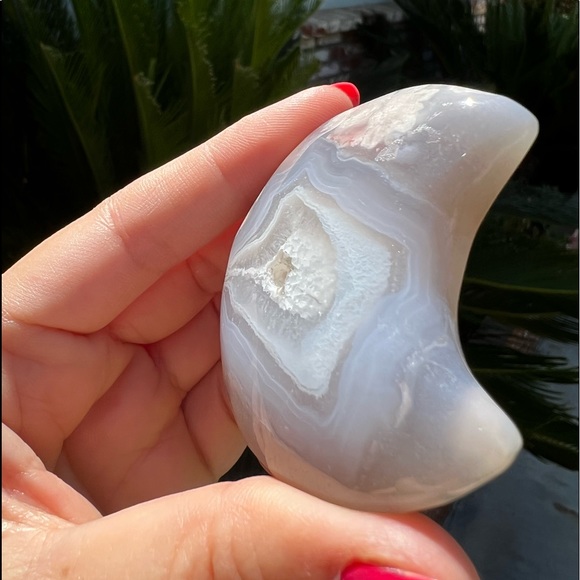 Quartzy Flower Agate Moon Carving - Picture 3 of 8